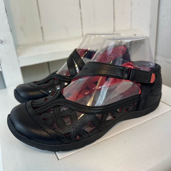 Baretraps Sandals Sneakers Shoes Women’s size 6.5 Farra Baretraos Black Velcro - Picture 3 of 12